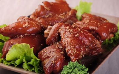 四川特色烤豬蹄技術(shù)培訓(xùn),用法考究美容之佳品